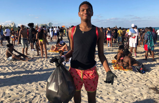A College Kid Spent His Spring Break Cleaning Up Trash on the Beach
