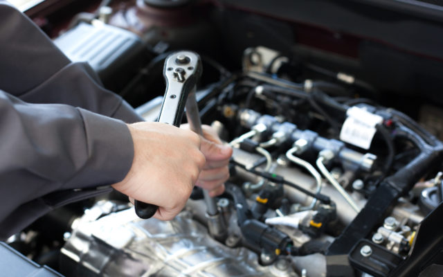 Ten Car Repairs We Can Do Ourselves